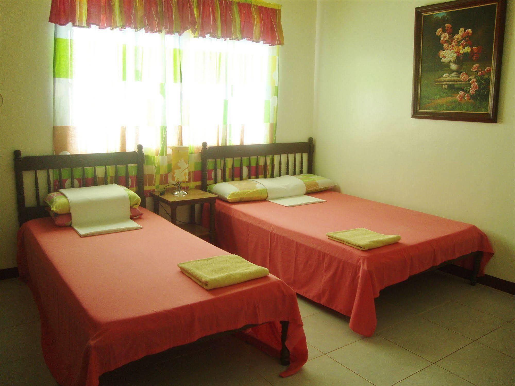 Lola Itang Pension House Tiniguiban Exteriér fotografie
