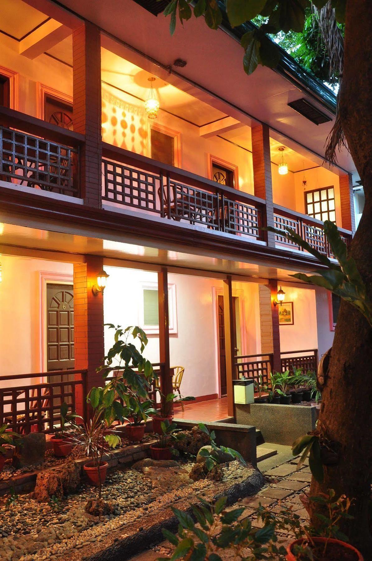 Lola Itang Pension House Tiniguiban Exteriér fotografie